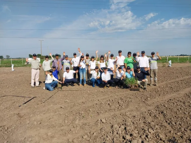 Colaboradores de la Lehmann y la UNL Iniciaron la Plantación en la Nueva Reserva Forestal