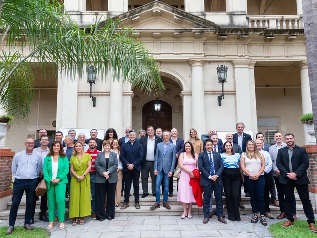 La Lehmann Fue Distinguida por la UNL por 20 Años de Compromiso con la Educación y la Innovación