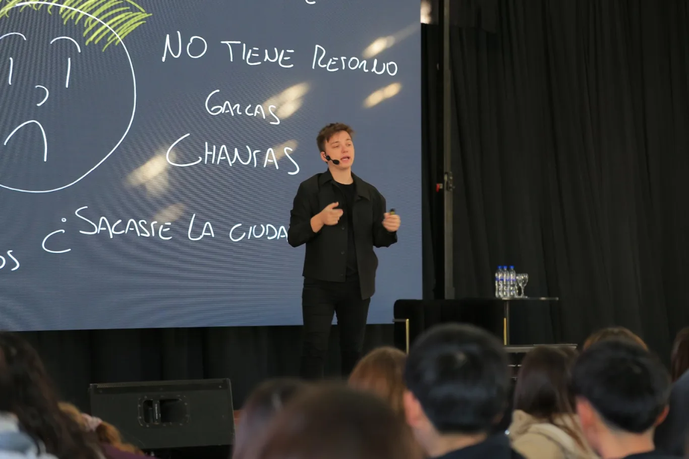 Mateo Salvatto Inspiró a Más de 1.300 Estudiantes en Dos Presentaciones en la Región