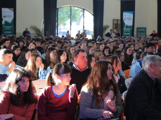 Mateo Salvatto Inspiró a Más de 1.300 Estudiantes en Dos Presentaciones en la Región
