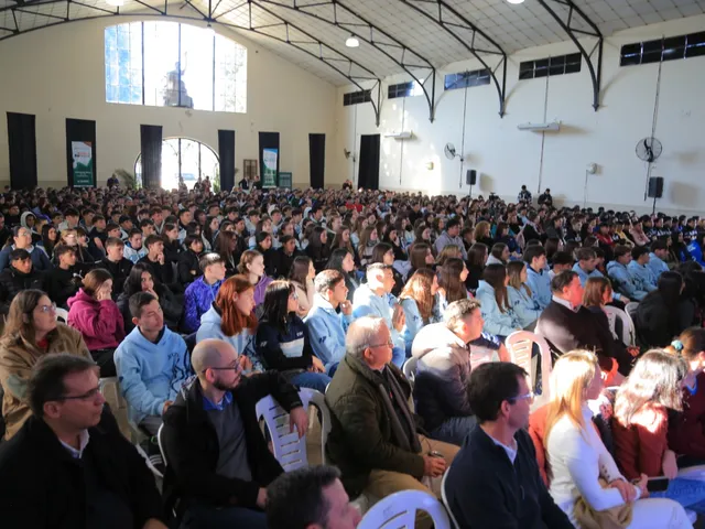 Mateo Salvatto Inspiró a Más de 1.300 Estudiantes en Dos Presentaciones en la Región