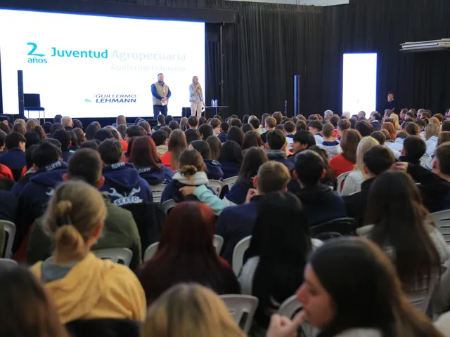 Mateo Salvatto Inspiró a Más de 1.300 Estudiantes en Dos Presentaciones en la Región