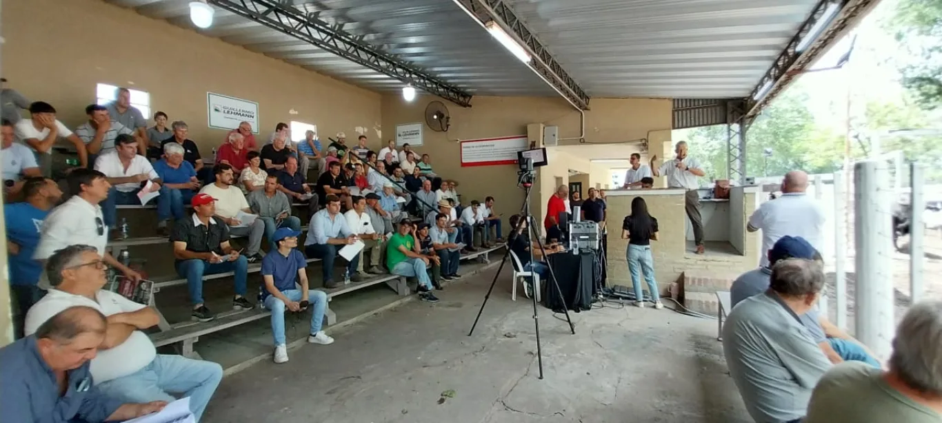 UNA BUENA CANTIDAD DE COMPRADORES ACOMPAÑARON EN EL ÚLTIMO REMATE RAZA CARNE DEL 2025